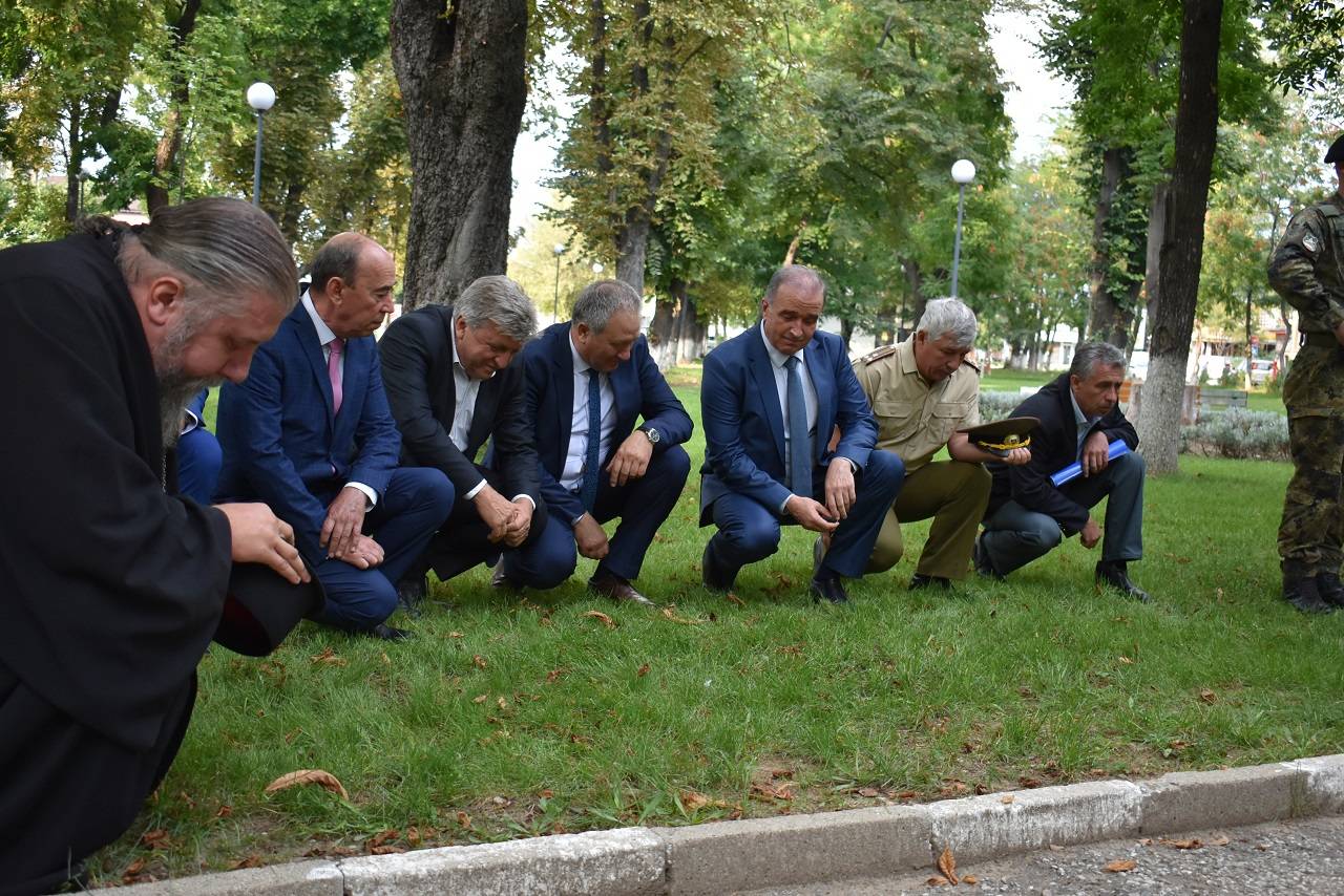 Асеновград отпразнува годишнината от Съединението и откриването на обновения площад